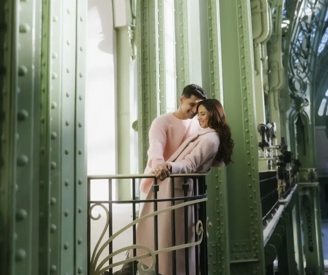 Sargun Mehta and Ravie Dubey paint Paris red with Fanaa Karr De