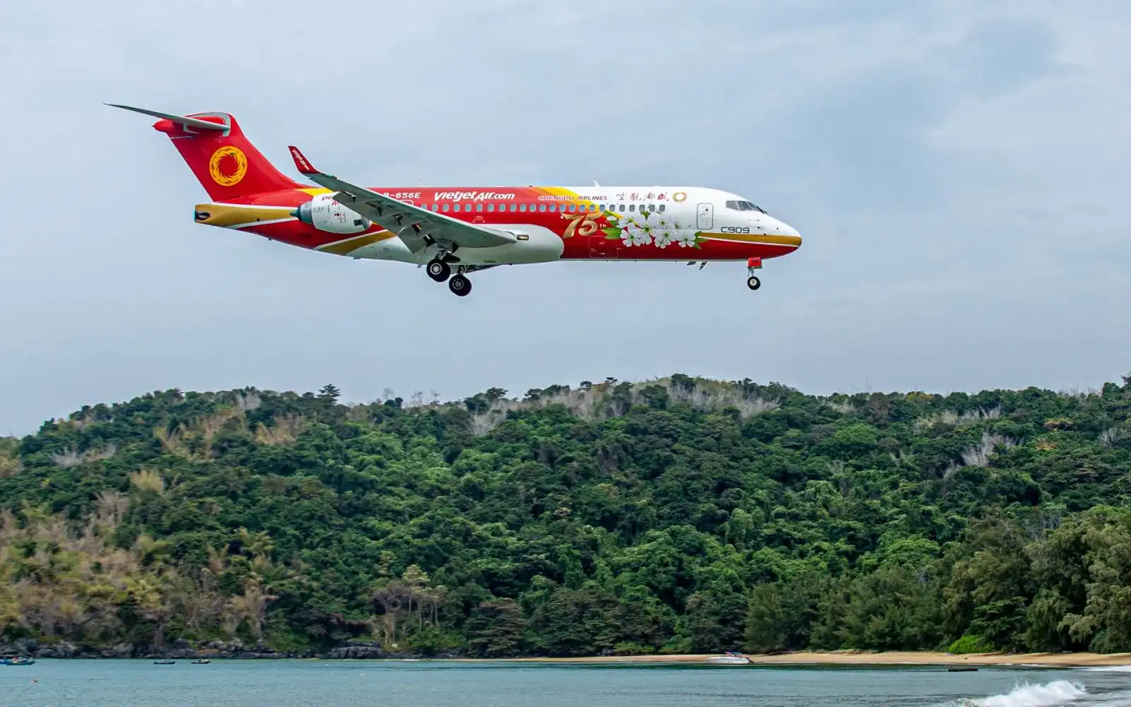 Vietjet Launches Flights to Con Dao Island, Offering More Choices to Discover Vietnam This Summer