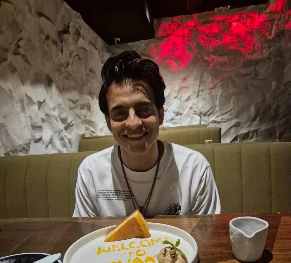 Kesari Veer actor Himanshu Malhotra was spotted at Novaara in Malad!