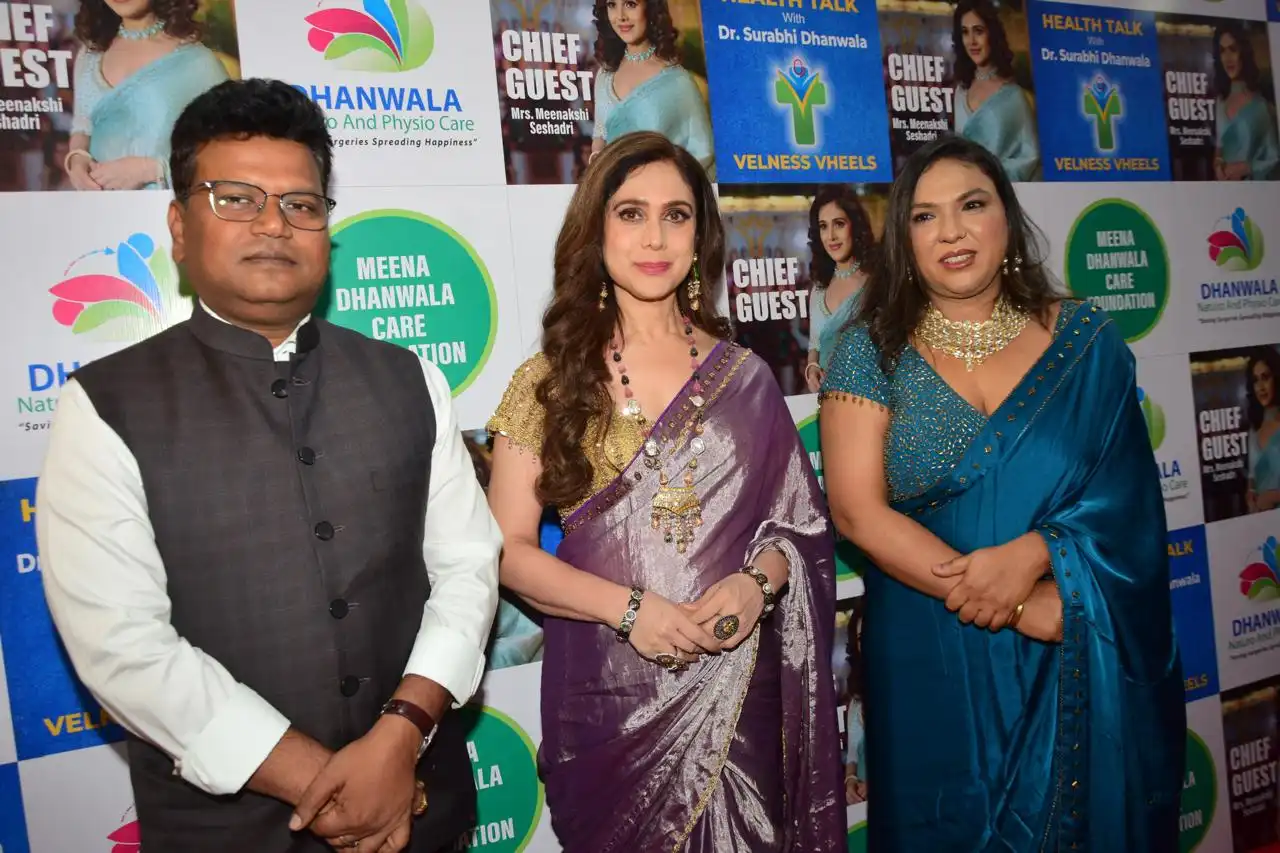 Meenakshi Sheshadri at the inaugration of Dr Surabhi Dhanwala's  New Hospital in Pune!