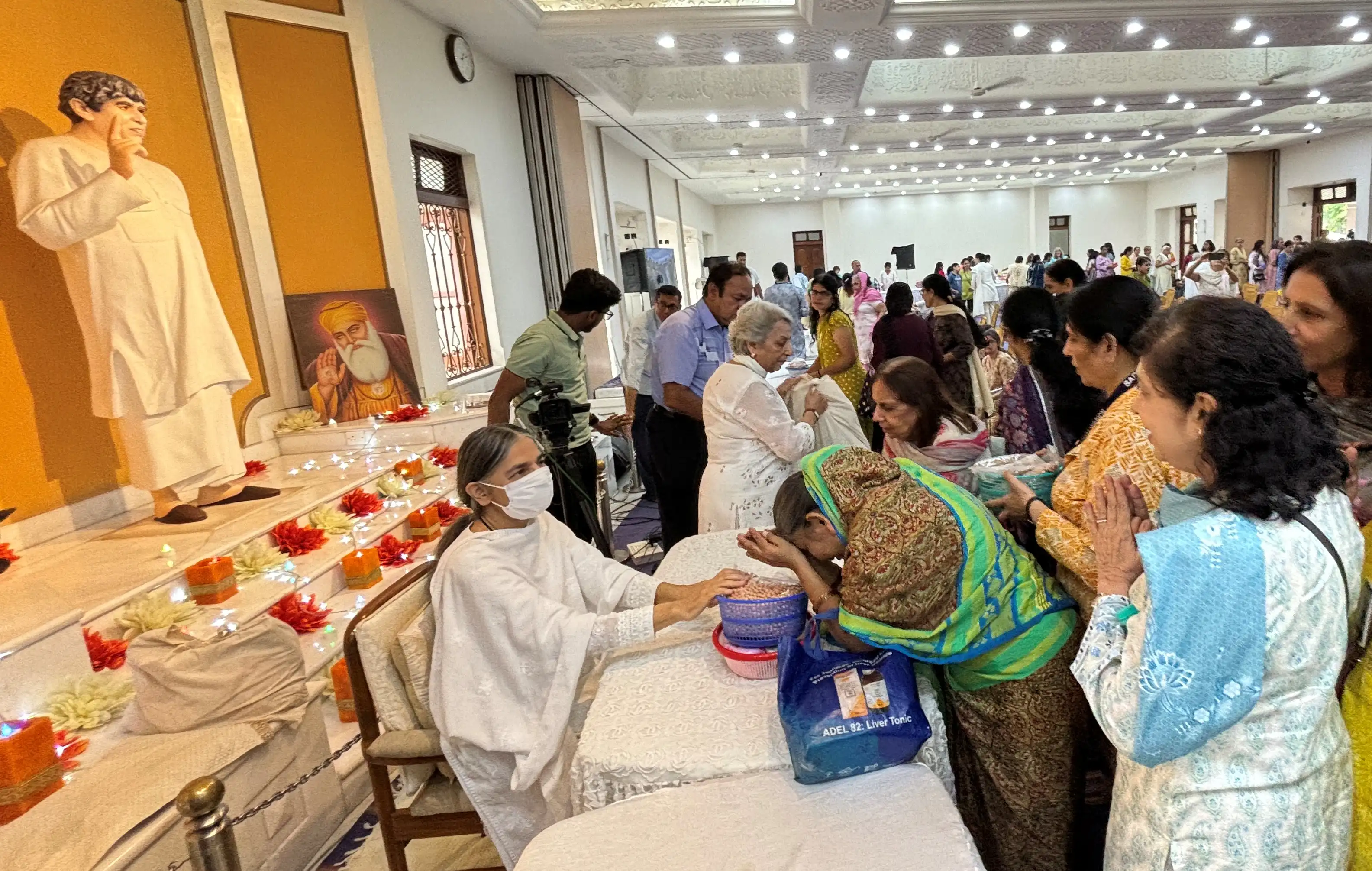 Sadhu Vaswani Mission: People donate Rs 2 Lakh+ at Guru Nanak Modi Khana Celebration