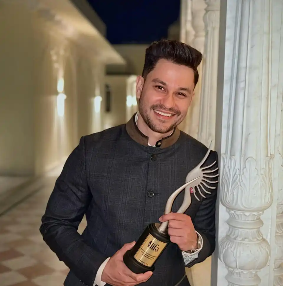 Kunal Kemmu Wins Best Debut Director for Madgaon Express at NEXA IIFA Awards 2025