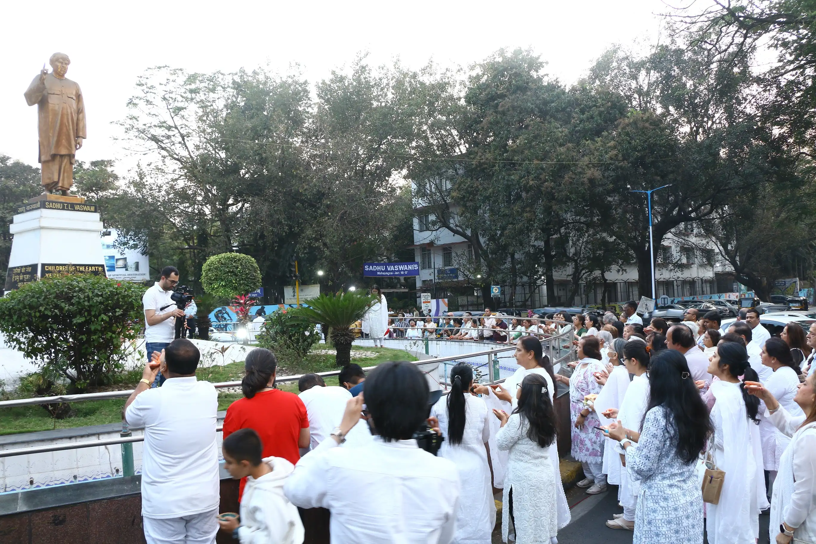 People put diyas at Sadhu Vaswani Chowk