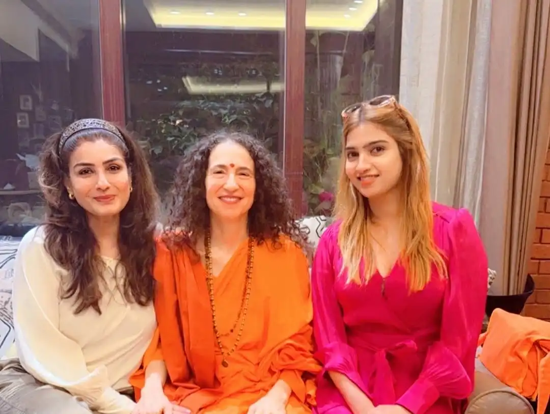 Sana Raees Khan meets Sadhviji Bhagawati Saraswatiji