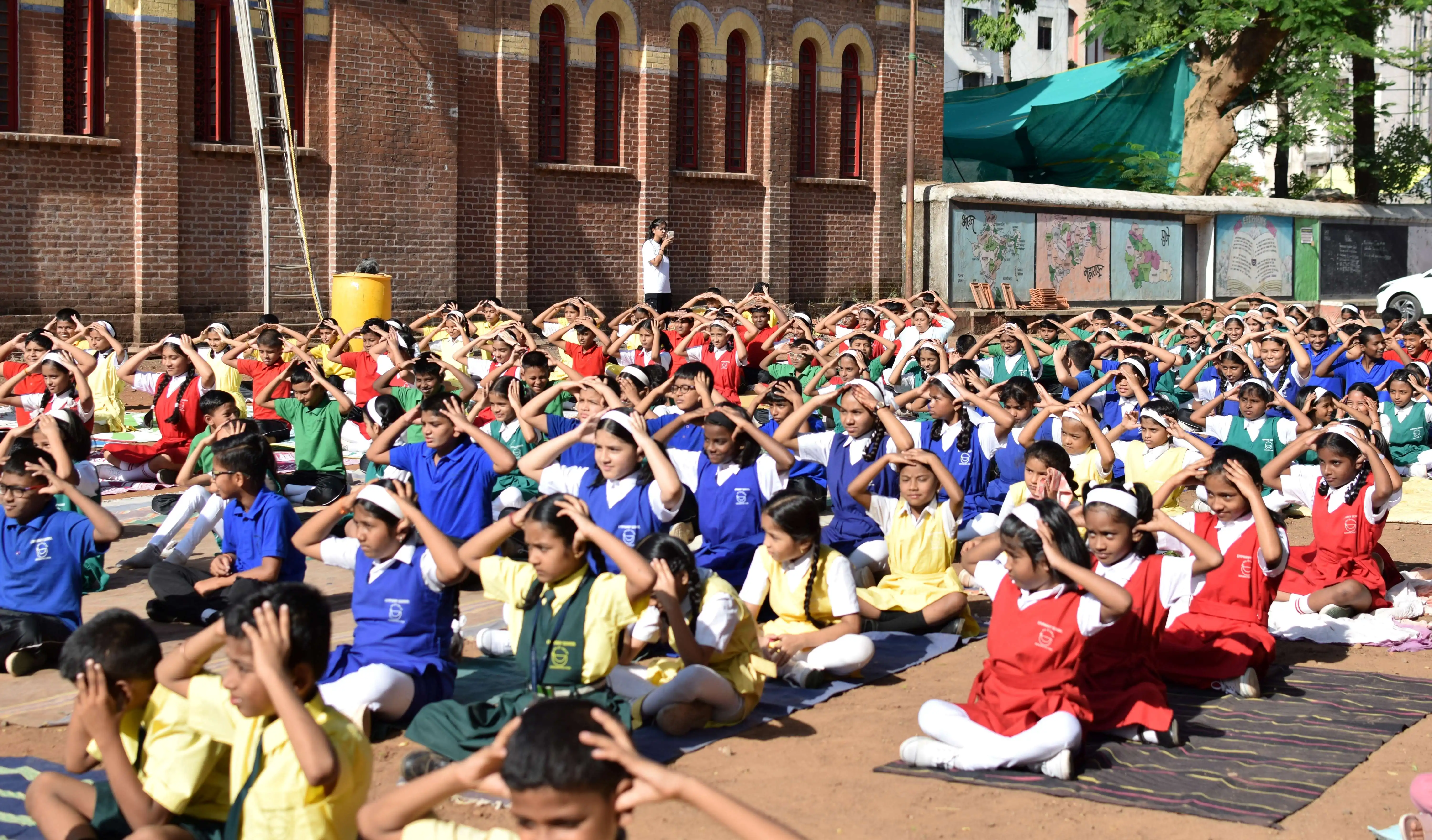 Pune Witnesses a Landmark NGO-Led Yoga Session with 500 Children