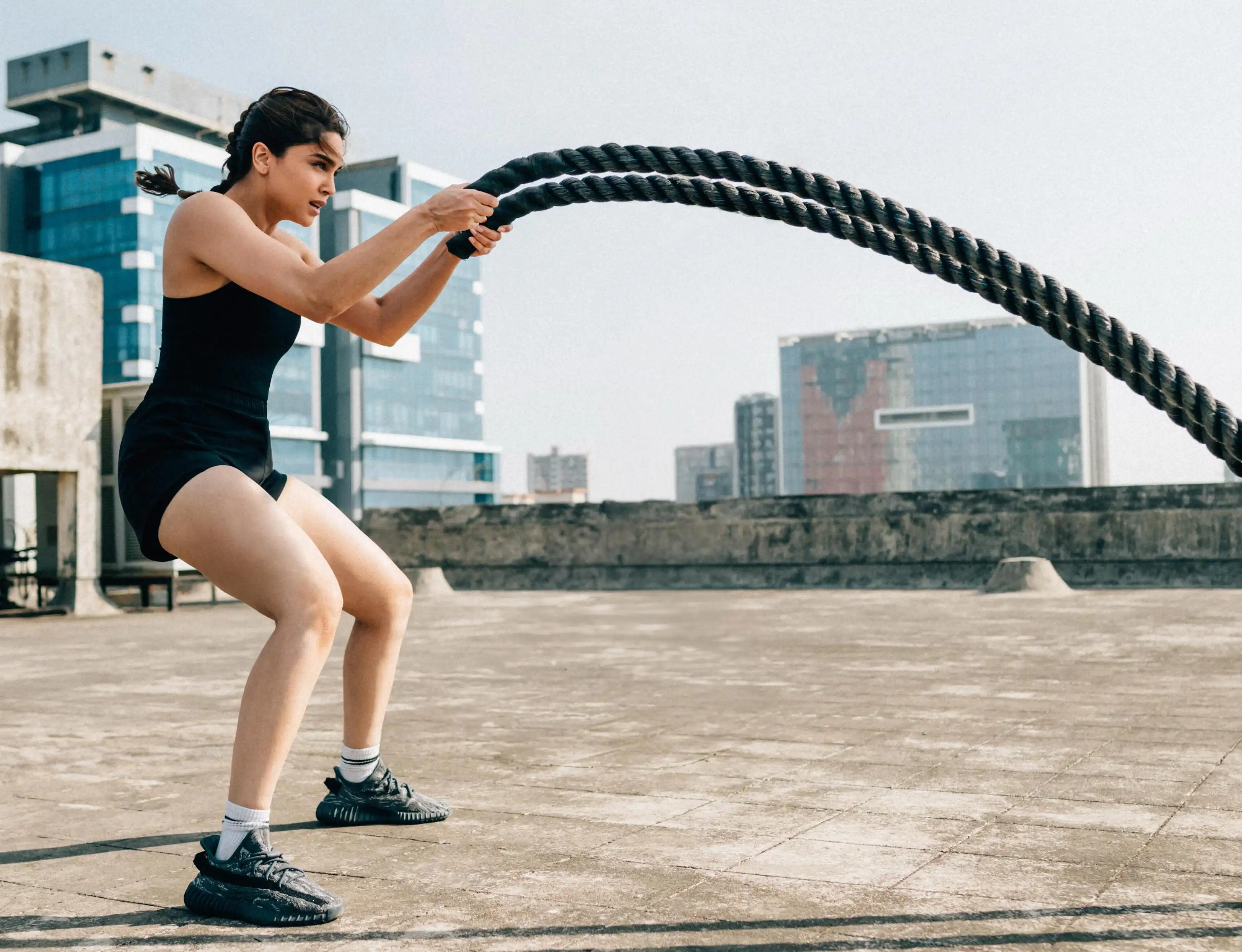 Alpha Sharvari serves Monday Motivation goals with battle ropes!