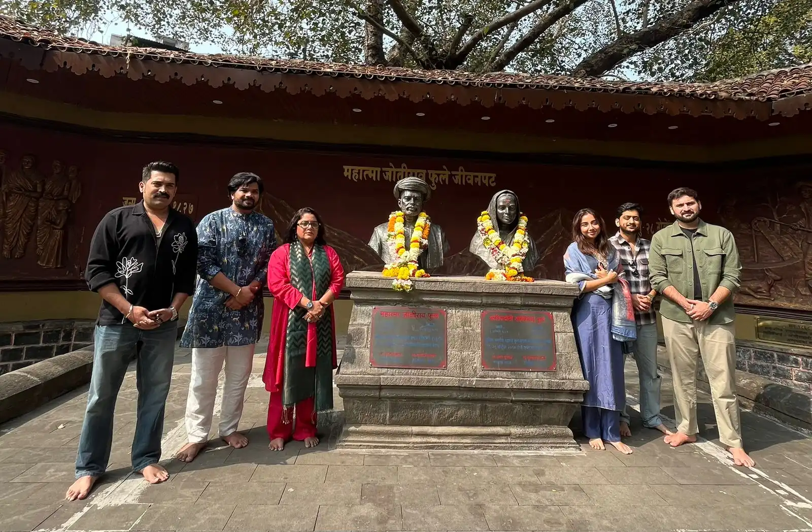 ‘Krantijyoti Vidyalaya – Marathi Madhyam’ Team Pays Tribute to Savitribai Phule