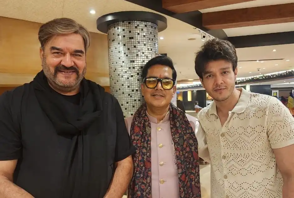 When actor Aniruddh Dave and Surendra Pal met Acharya Vinod Kumar Ojha!