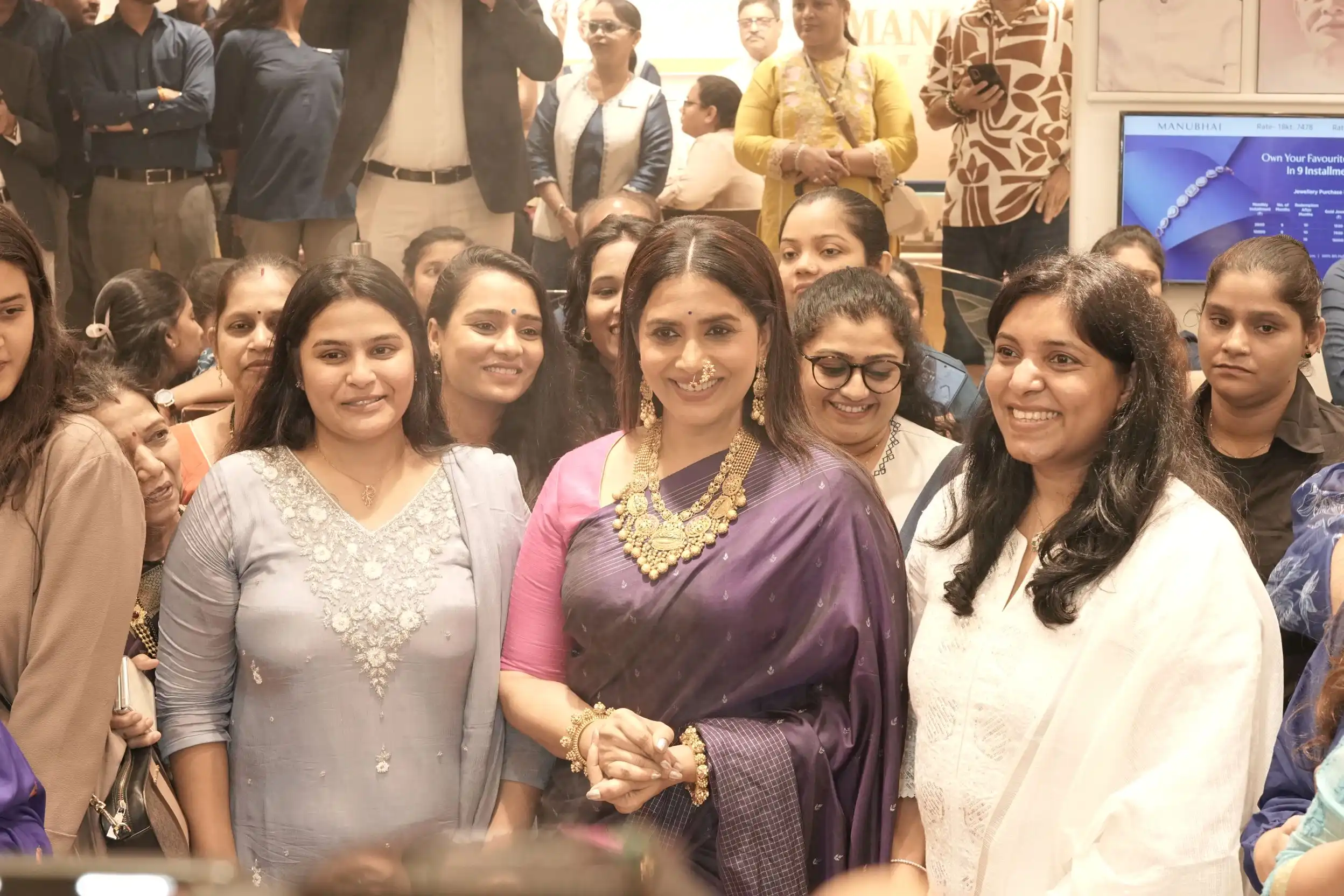 Sonali Kulkarni & Yogita Chauhan Launch ‘Utsavi’ by Manubhai Jewellers