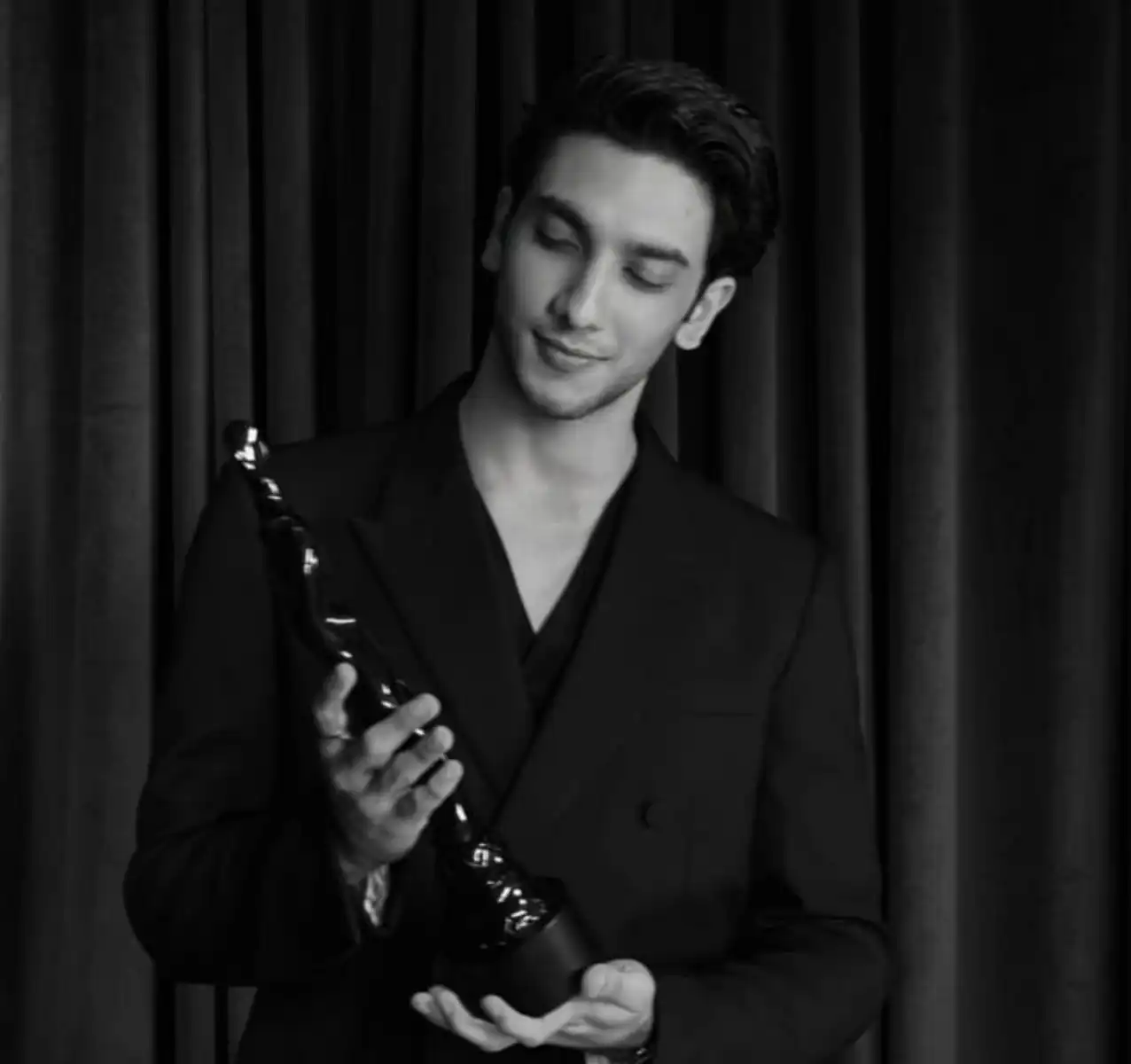 Vedang Raina wins Best Debut Actor (Male) Award for 'The Archies'