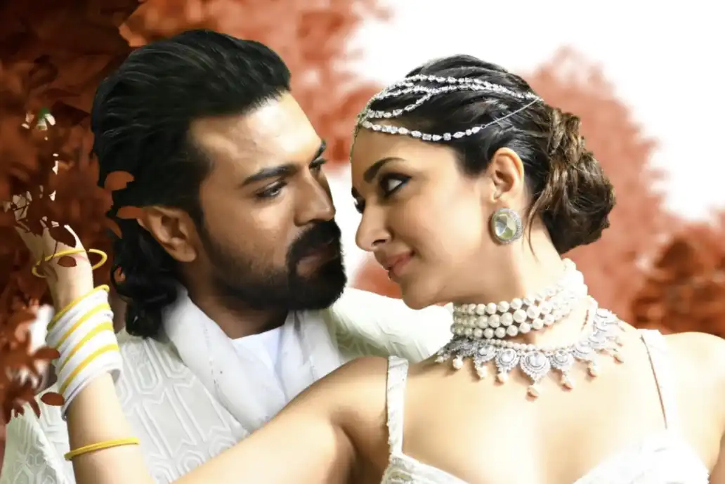 Ram Charan and Kiara Advani's look from Game Changer's 3rd single 'Jaana Hairaan Sa' Revealed  
