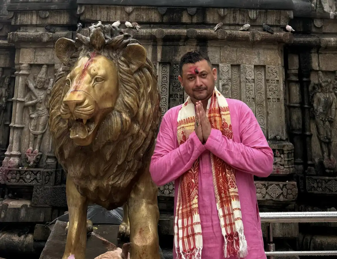 On the Occasion of Navratri, Swapnil Joshi Visits Kamakhya Temple!