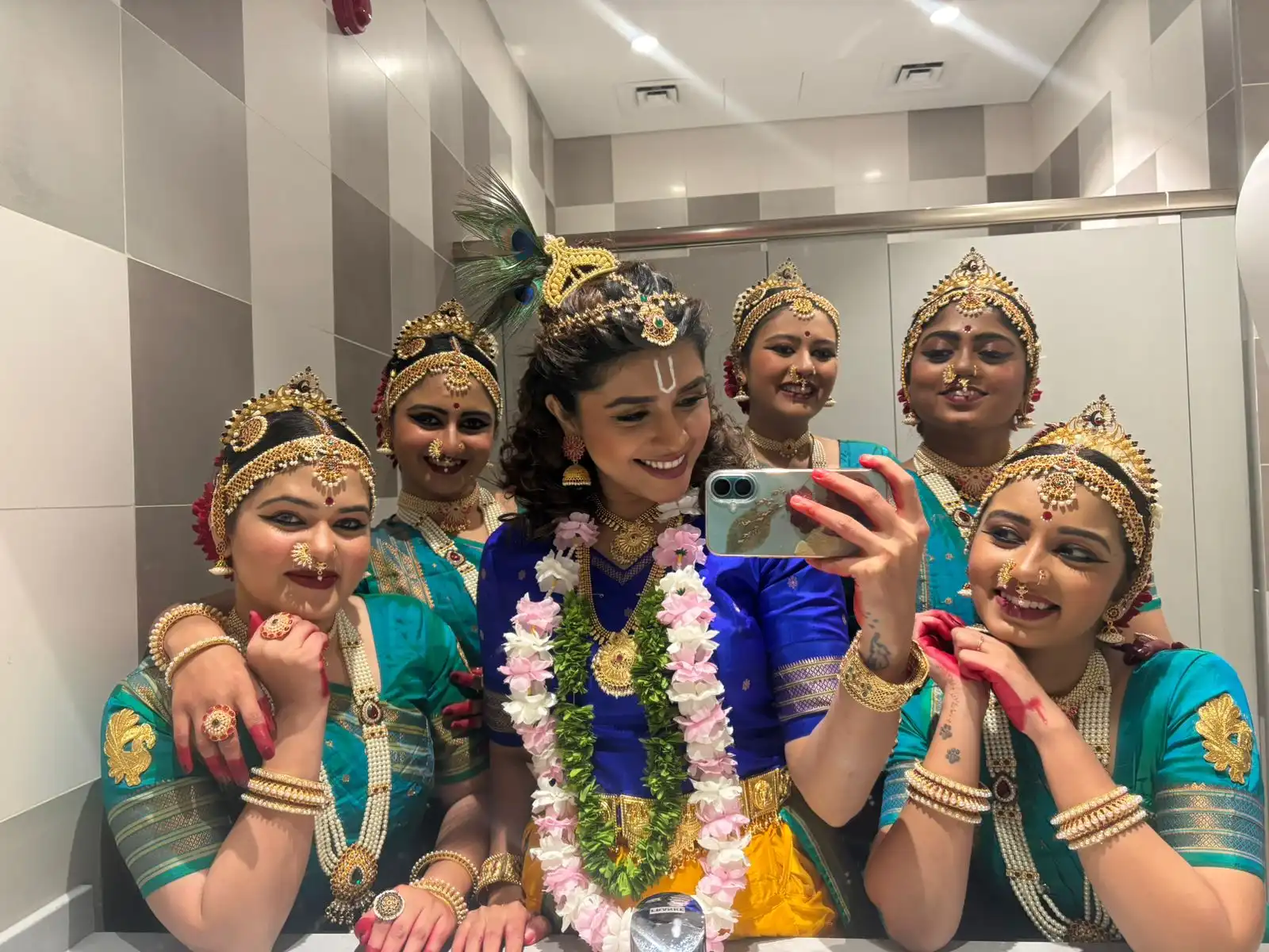 Sanskruti Balgude’s Sambhavami Yuge Yuge show was a hit in Dubai