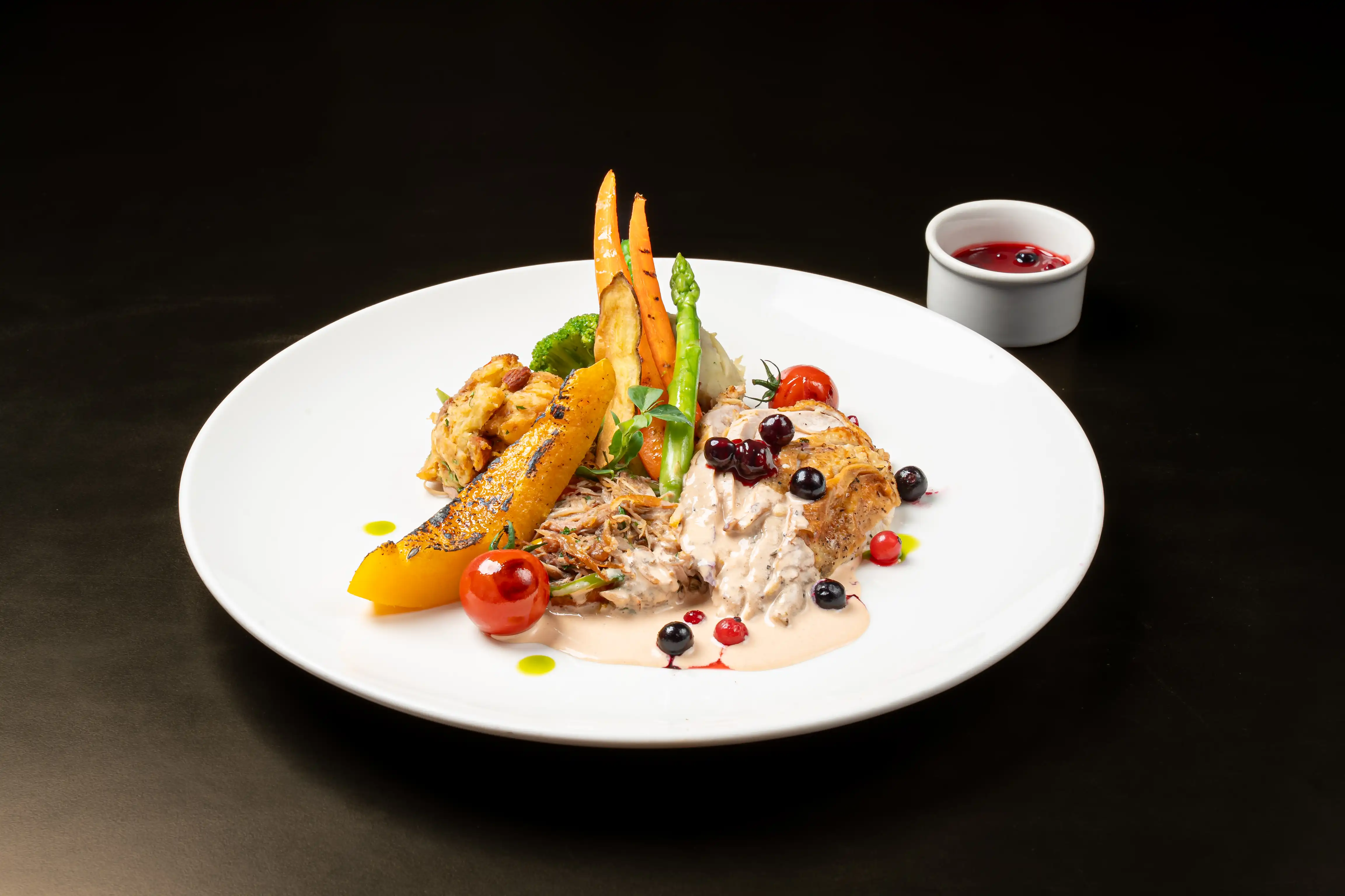 Toscano’s Thanksgiving Feast: Tradition and Innovation