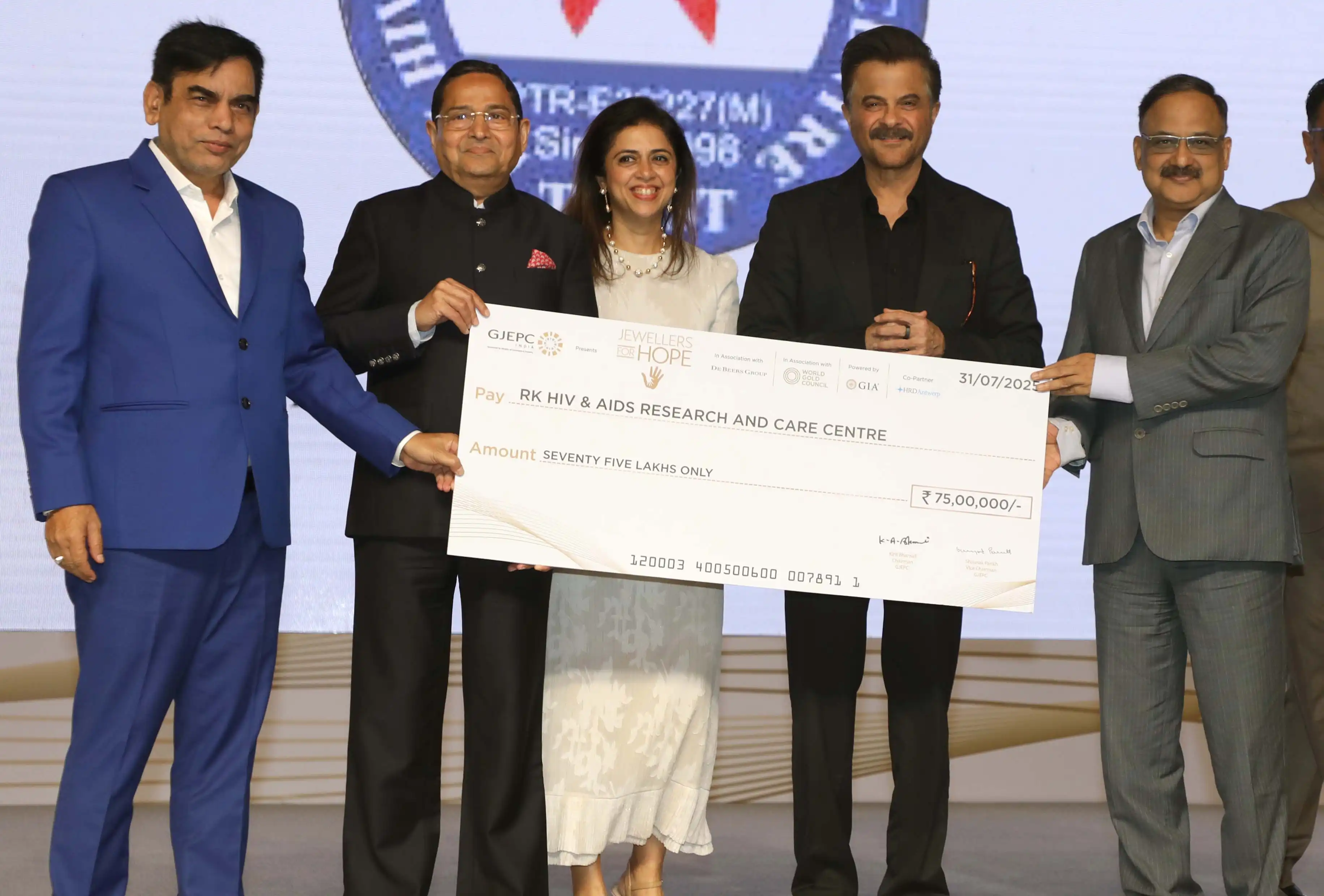 Anil Kapoor Presents ₹75 Lakh Cheque to Dr Dharmendra Kumar