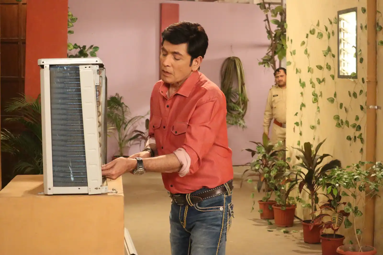 Bhabhiji Ghar Par Hain: Modern Colony Melts as AC War Heats Up Between Tiwari and Vibhuti!  