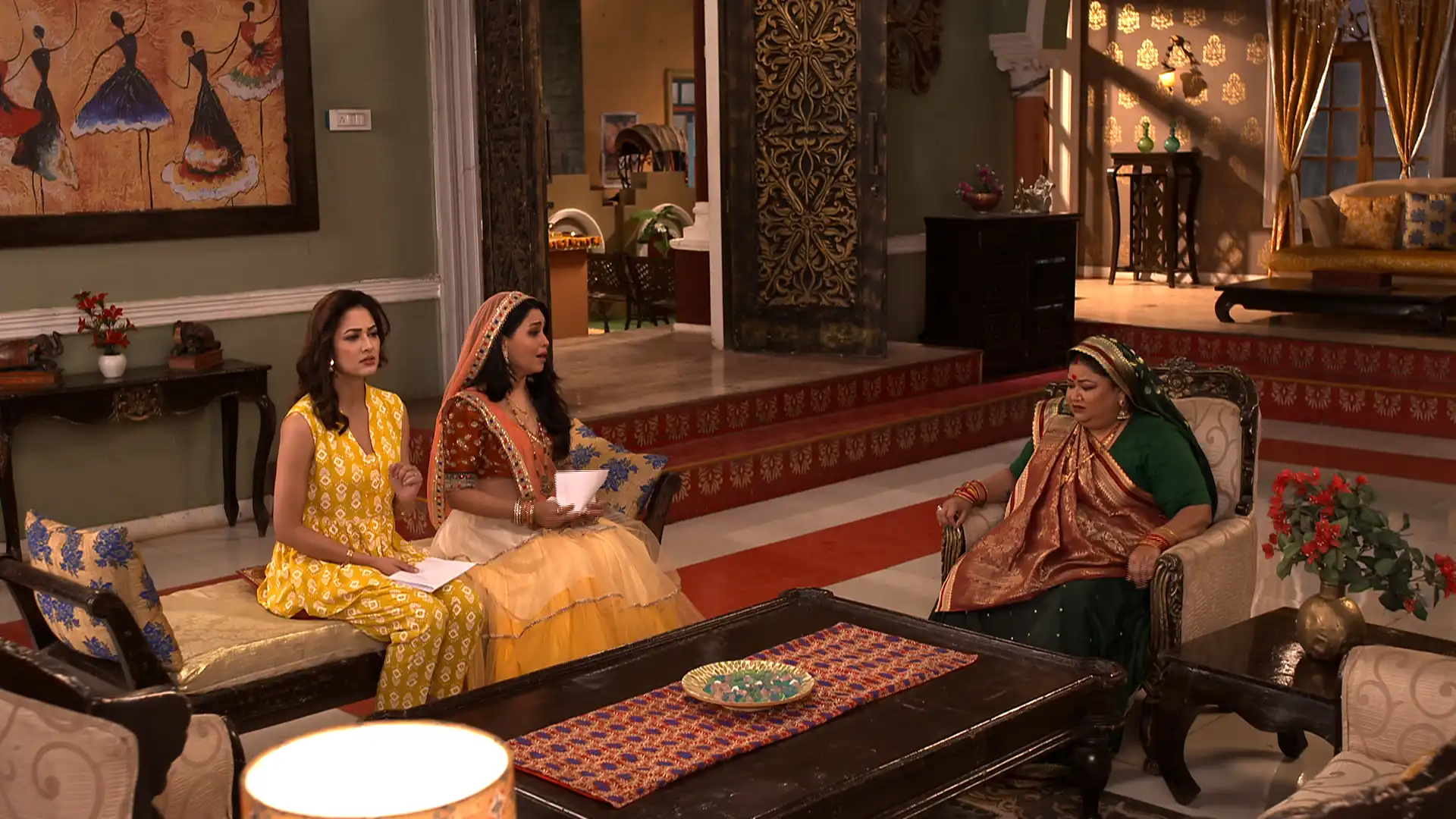 Bhabhiji Ghar Par Hai: Anita and Angoori Teach a Lesson to Vibhuti and Tiwari, But Things Take a Funny Turn