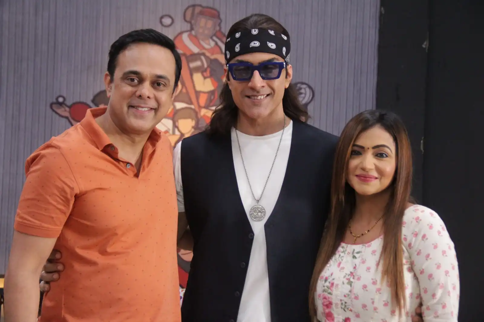 Vandana’s charming college friend Rocky leaves Rajesh struggling with an insecurity