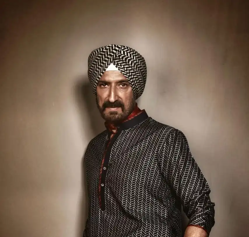 Rahul Dev Serves Royal Elegance in JJ Valaya Turban Look