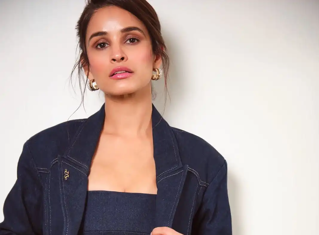 5 reasons to watch Chetna Pande in Haunted 3D: Ghosts of the Past