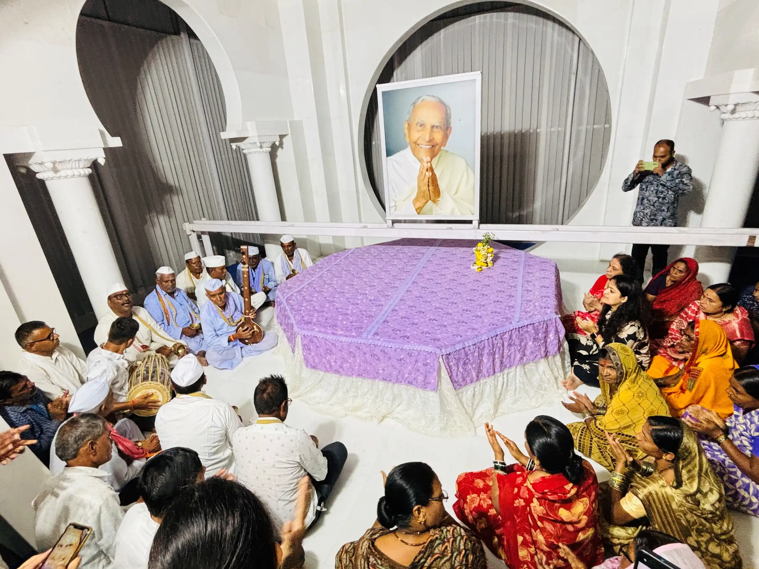 Warkaris Make Traditional Visit to Sadhu Vaswani Mission