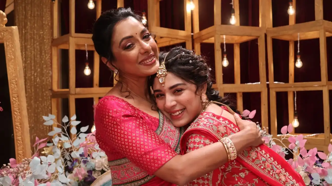 Mehendi Mein Mahfil Saj Gayi! Raahi, Prem & Anupamaa make you go awestroke!