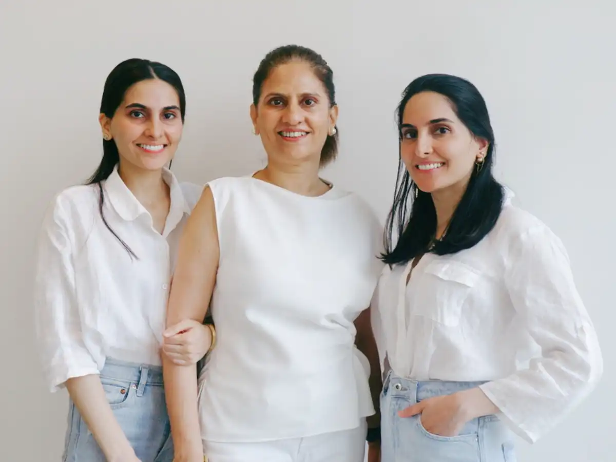 Hibiscus Monkey: A Family Affair