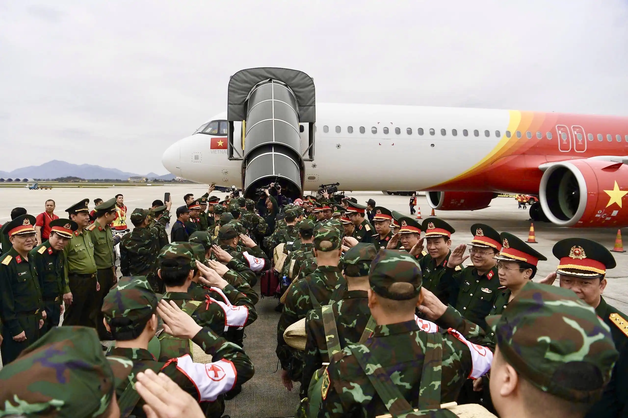 Vietjet operates two relief flights transporting Vietnamese rescue teams to Myanmar