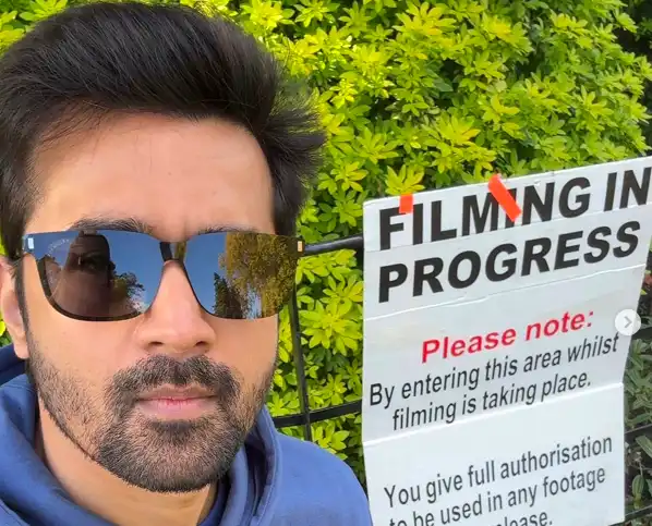 Sanket Pathak Shoots in London for Mahesh Manjrekar’s Next, Shares BTS Glimpses