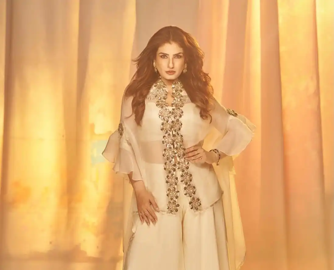 Raveena Tandon Reveals How a Prank on the Sets of ‘Andaz Apna Apna’ Broke the Ice with Karisma Kapoor