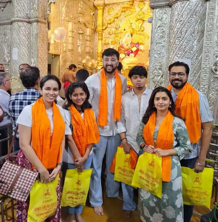 Hruta Durgule seeks Bappa’s blessings for her new play