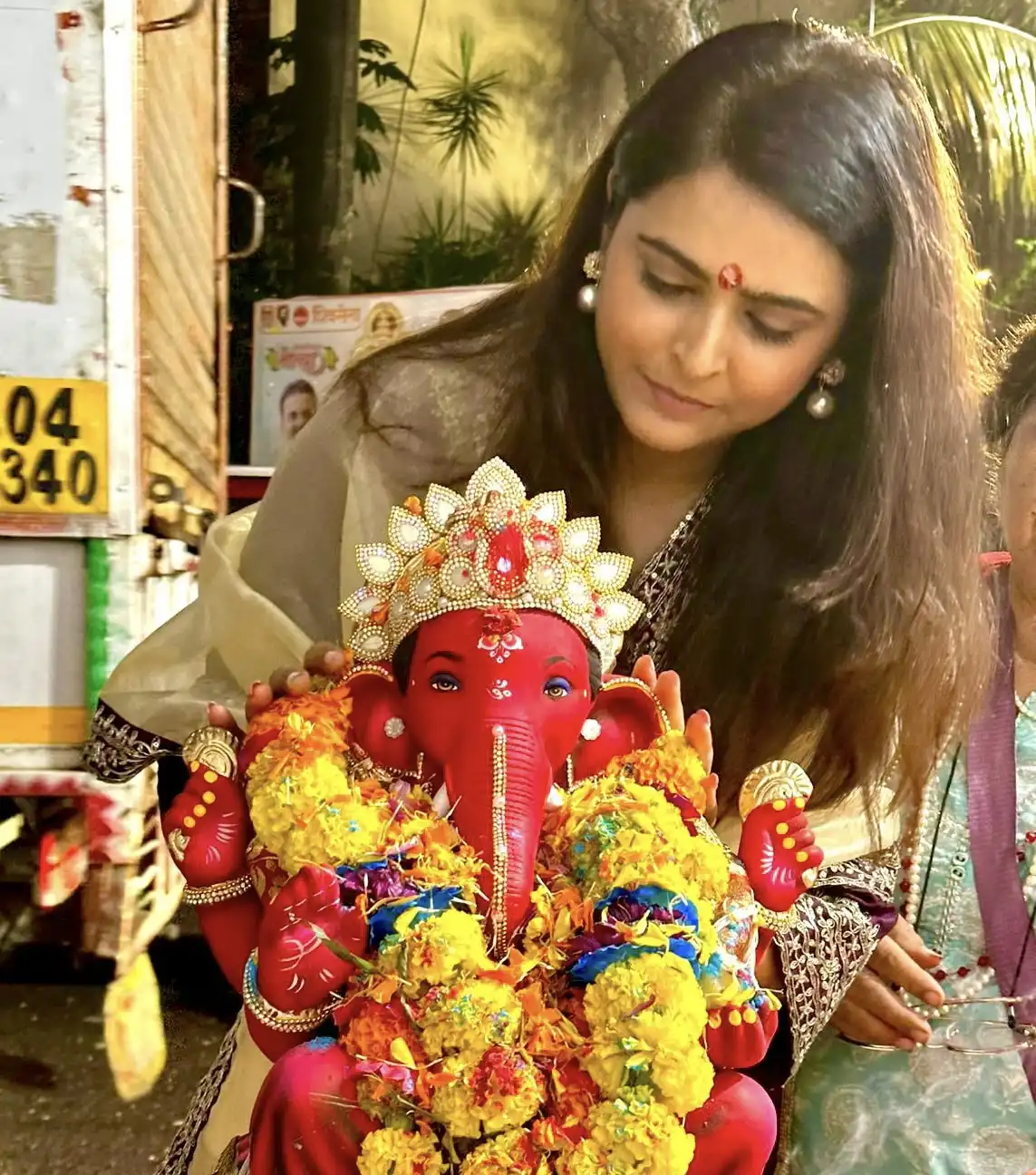 Before Visarjan, Madhurima Tuli Leaned In to Whisper Her Special Wish in Bappa’s Ears