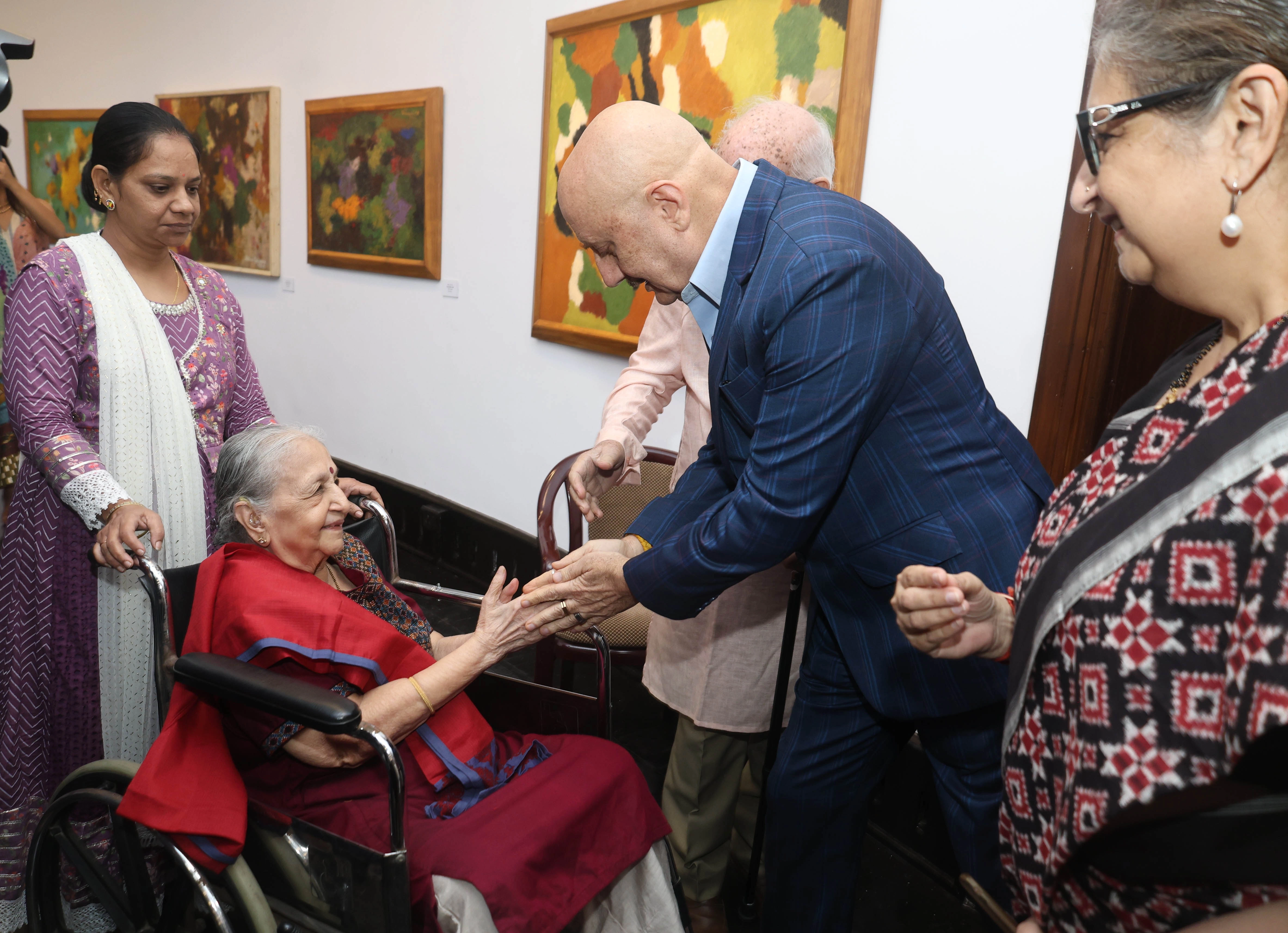 Anupam Kher Inaugurates Parallel Retrospectives of Padmashri Ratan Parimoo & Naina Dalal at NGMA