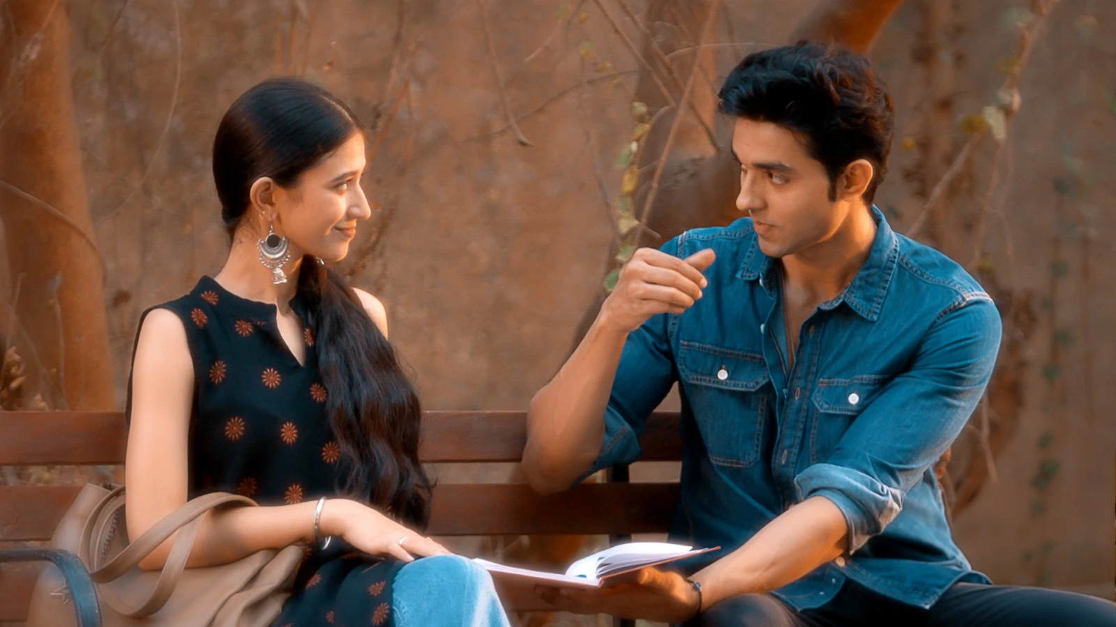 Ultra Music’s Mera Yaar Khara Sona Hai PaysTribute on International Sign Language Day