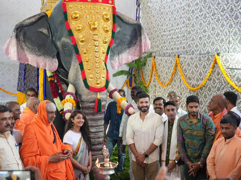 Actors Aindrita Ray and Diganth Manchale Join PETA India in Donating a Mechanical Elephant to Mysuru’s Suttur Math