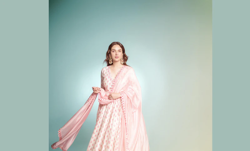 Heeramandi actor Aditi Rao Hydari stuns in Punit Balana's creation