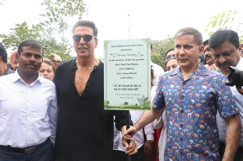 Akshay Kumar Led A Massive Tree Plantation Drive in Mumbai to Honour His Parents