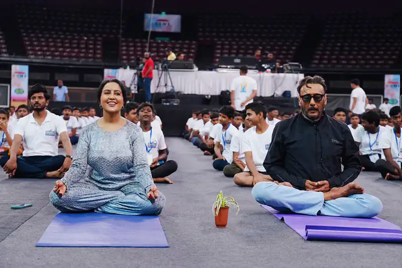 Amruta Fadnavis: Divyaj Foundation's Spectacular International Yoga Day Celebration 2024