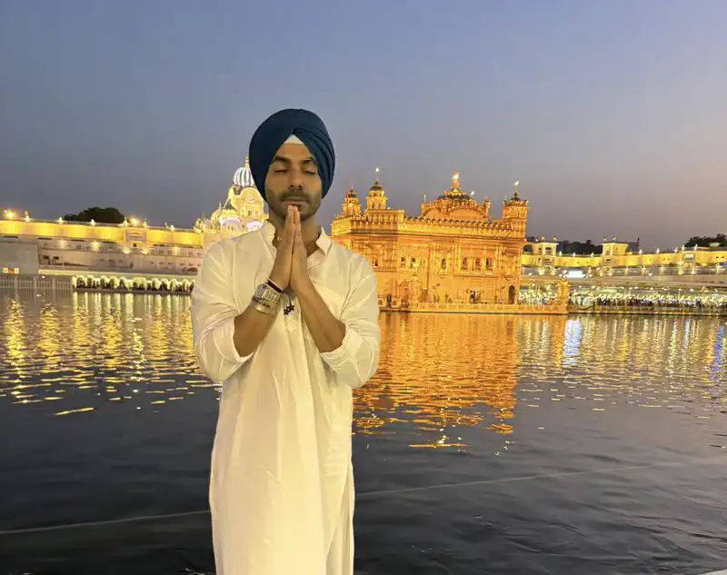 Aparshakti Khurana Seeks Blessings At Golden Temple