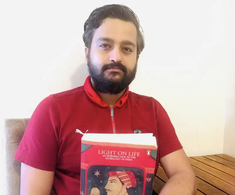 Astrologer Ashutosh Clairvoyant; Reading should never stop, no matter what