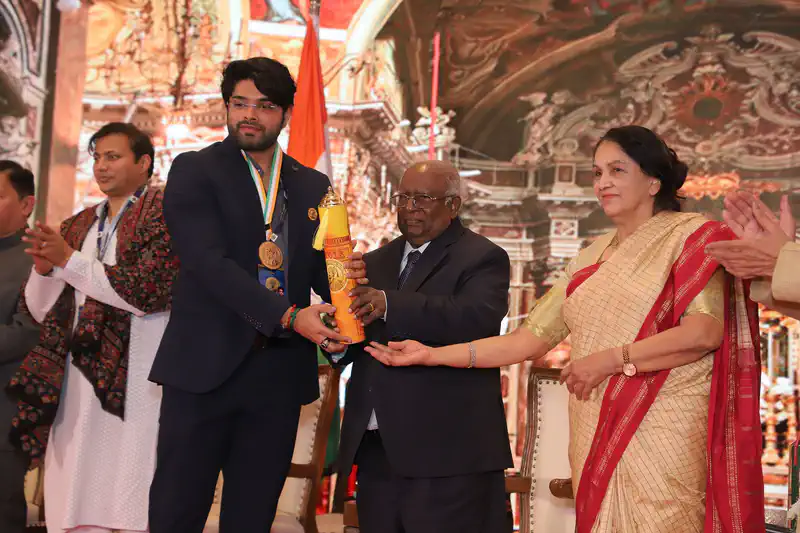 Celebrity Tarot Card Reader Aditya Nair honored Champions of Change Award Maharashtra 