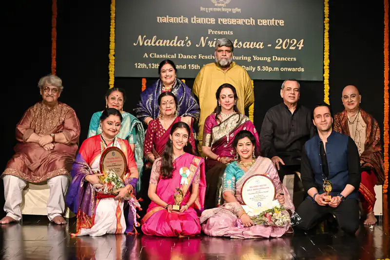 Hema Malini and Paresh Rawal honoured by Nalanda Dance Research Centre