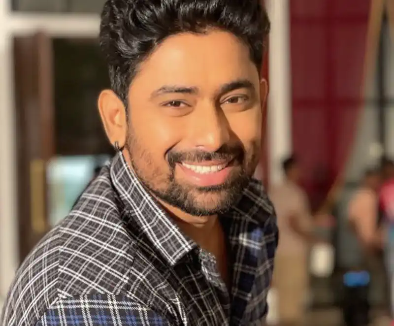 Manmohan Tiwari: In today's world, being content is important