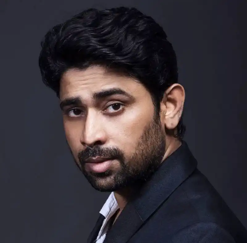 Manmohan Tiwari: Since I have chosen the life of an artist, my aim is always to entertain people