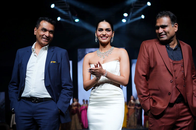 Manushi Chillar, GJEPC Brand Ambassador, glitters at ‘Jewels on the Ramp’ at IIJS Tritiya