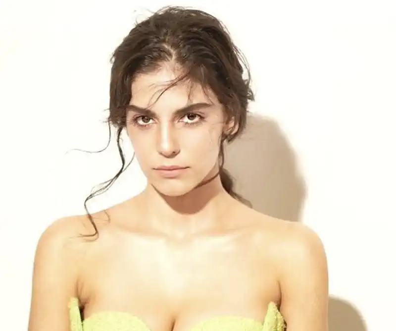 Meet Arhana Dhawann, who is winning hearts in Ayushmann Khurrana's new song 'Reh Ja'