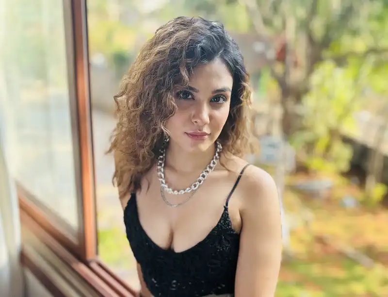 Nazia speaks about her role in Deepak Tijori’s Tipppsy