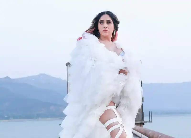  Neha Bhasin's upcoming song 'Furqat' teaser is a treat 