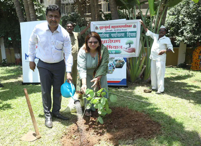 Nitu Joshi of Miam Charitable Trust and Jeetendra Pardeshi of BMC Plant Trees on World Environment Day