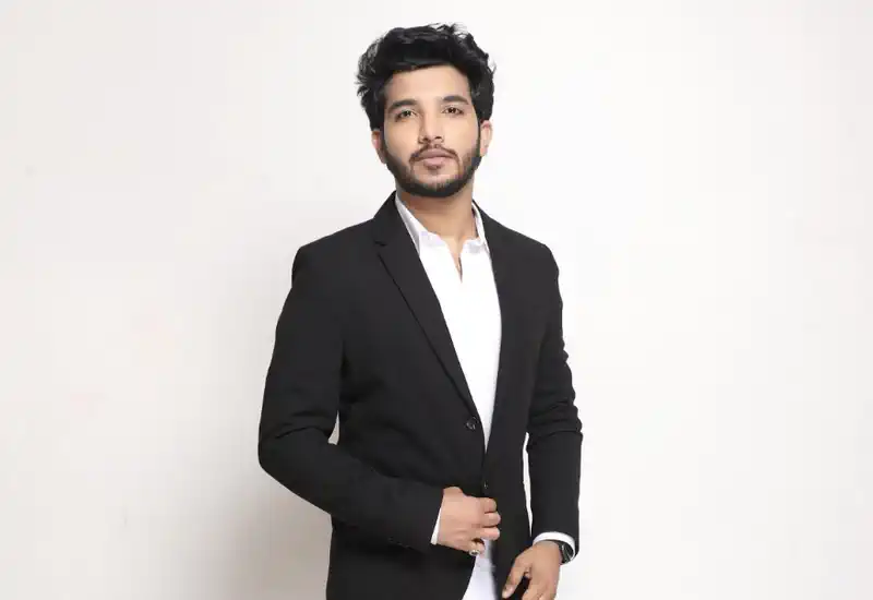  Piyush Shankar's Shines in Vada Humse Karo from film Savi